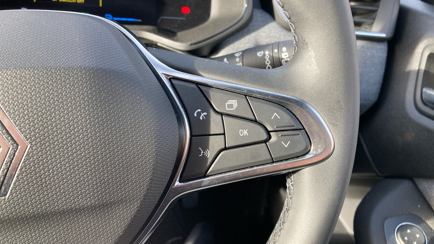 Used Renault Clio 2025 for sale - 76706250: Photo 24