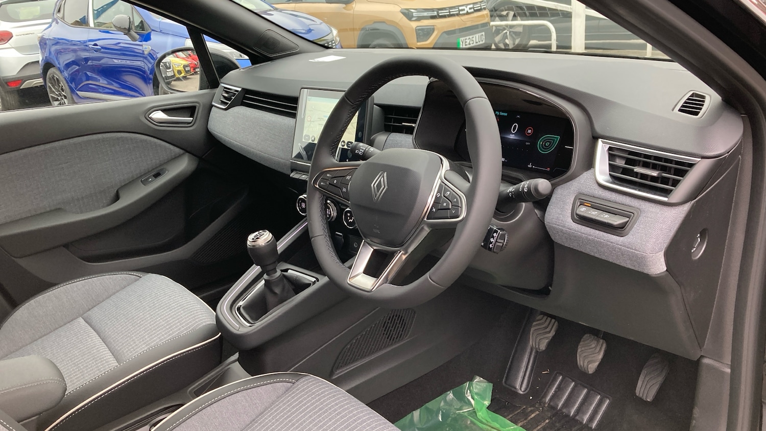 Used Renault Clio 2025 for sale - 76922360: Photo 11