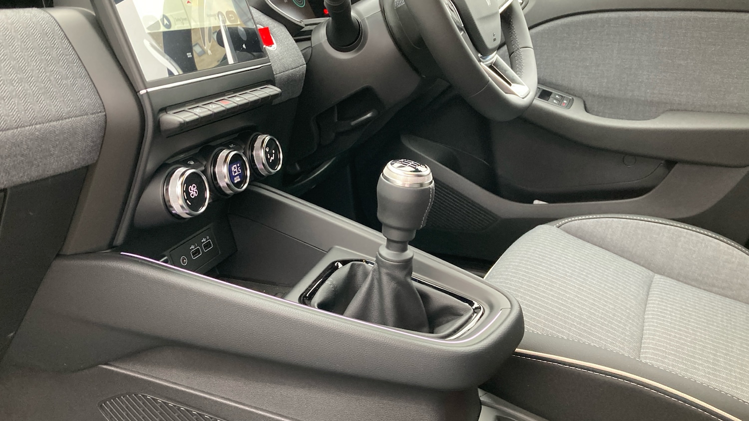 Used Renault Clio 2025 for sale - 76922360: Photo 13