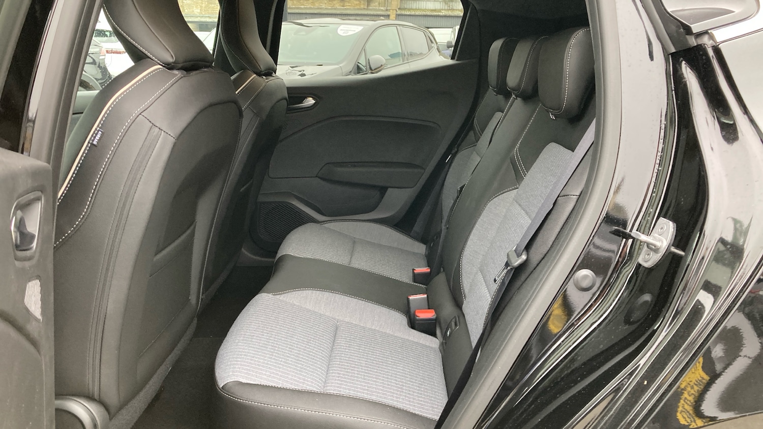 Used Renault Clio 2025 for sale - 76922360: Photo 16