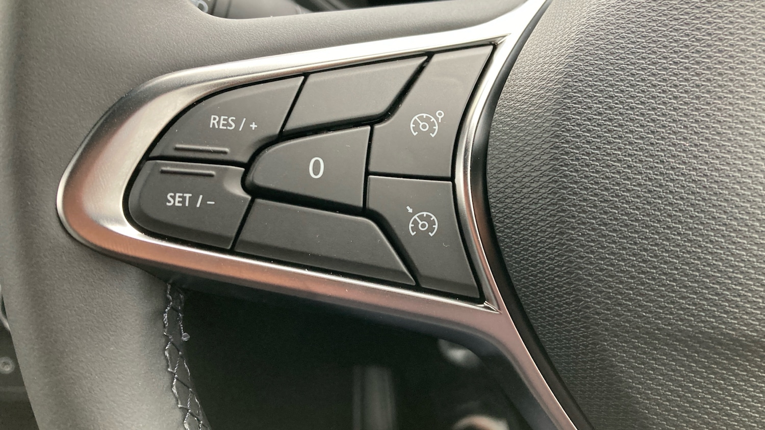 Used Renault Clio 2025 for sale - 76922360: Photo 25