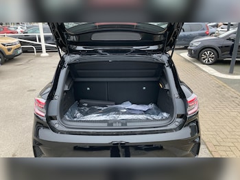 Used Renault Clio 2025 for sale - 76922360: Photo