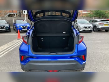 Used Toyota C-HR 2019 for sale - 79852407: Photo