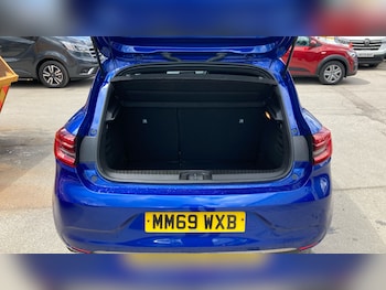 Used Renault Clio 2019 for sale - 79140887: Photo