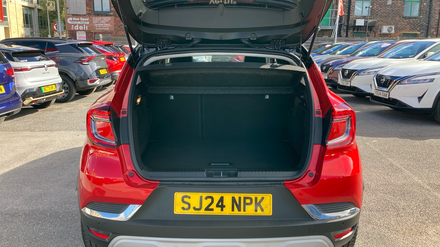 Used Renault Captur 2024 for sale - 76366220: Photo 4