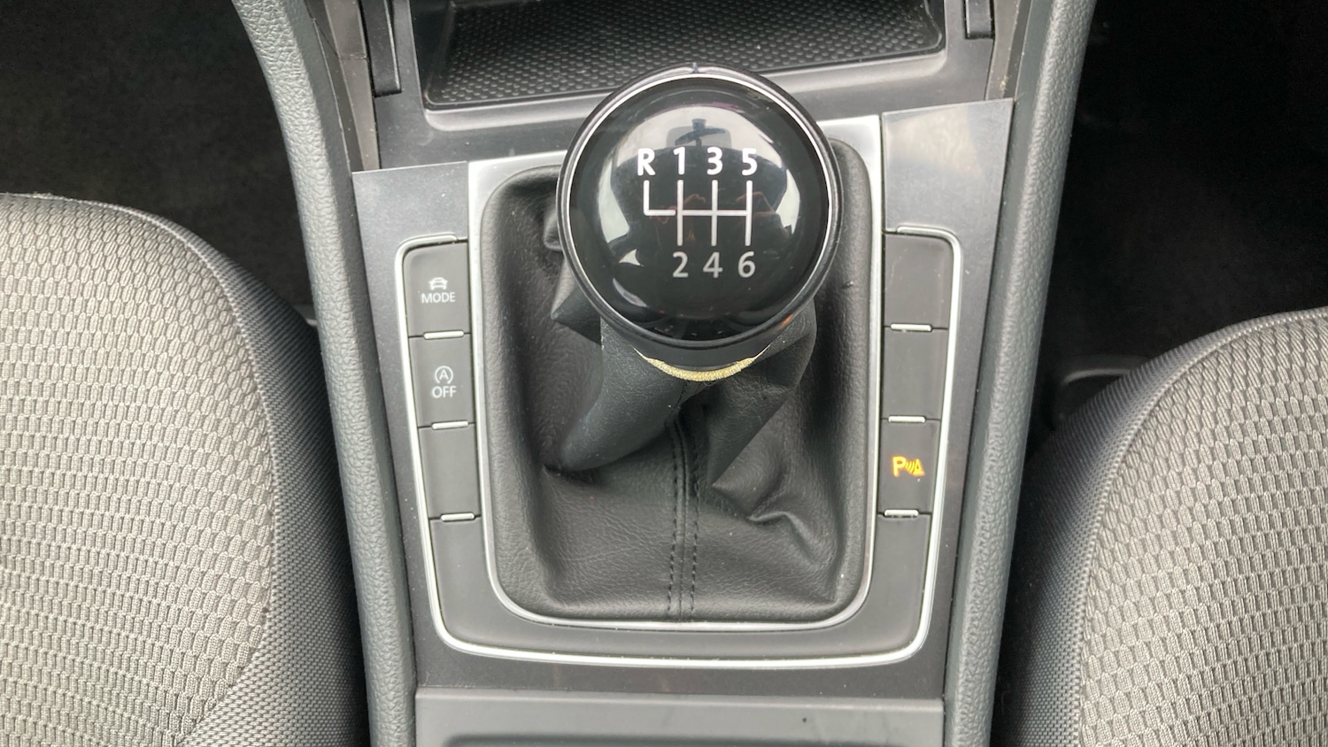 Used Volkswagen Golf 2017 for sale - 77687885: Photo 24