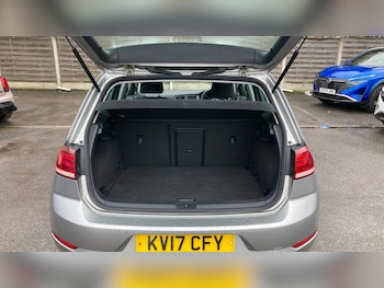 Used Volkswagen Golf 2017 for sale - 77687885: Photo