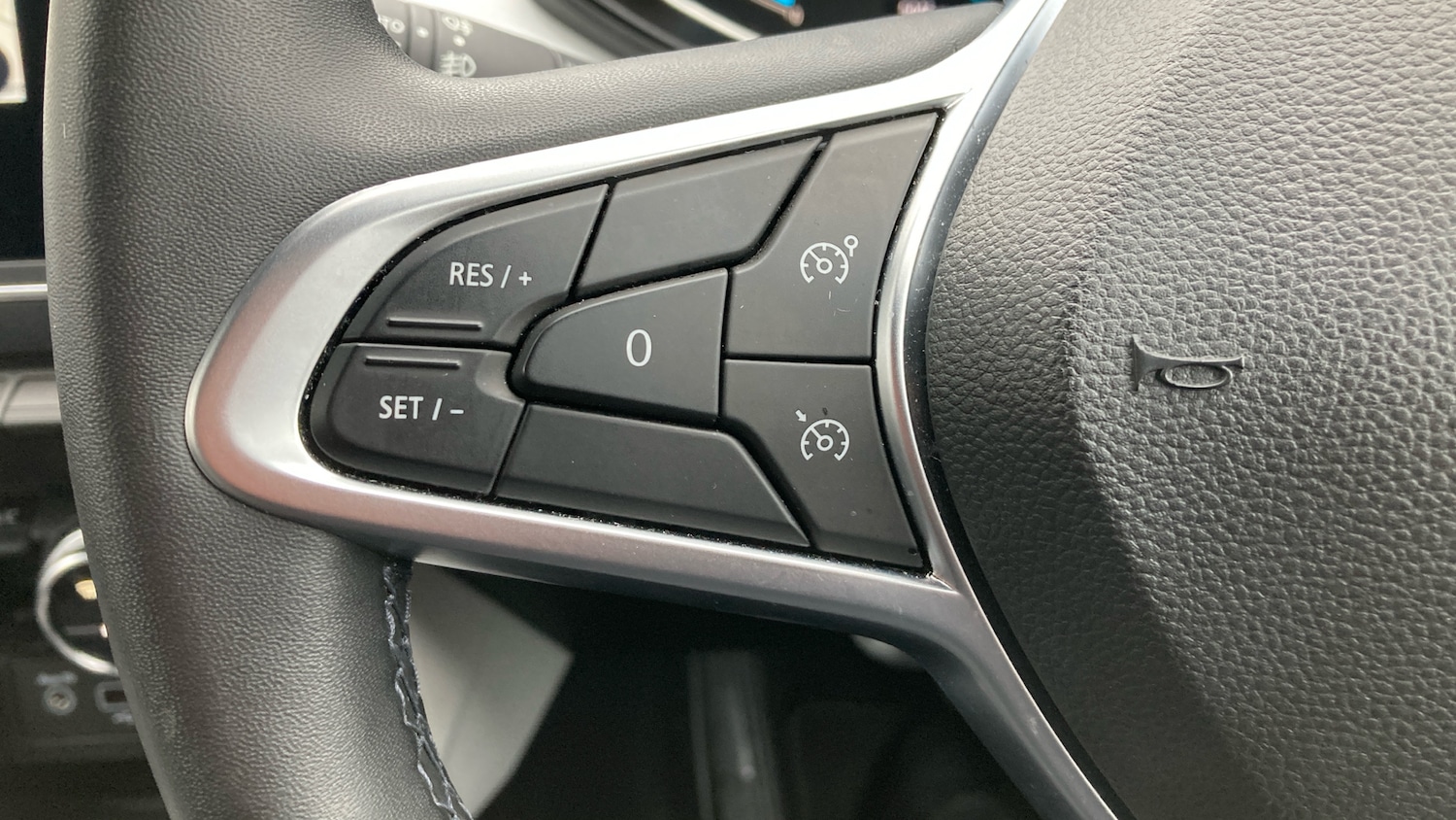 Used Renault Clio 2022 for sale - 76821469: Photo 24