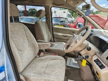 Used Nissan Serena 2003 for sale - 75770572: Photo