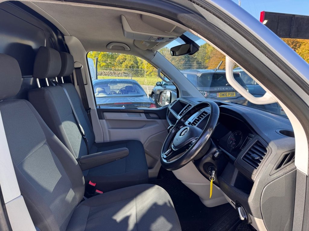 Used Volkswagen Transporter 2017 for sale - 76368239: Photo 2
