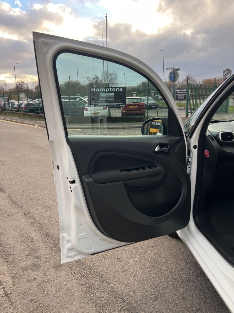 Used Citroen C3 Picasso 2017 for sale - 76910307: Photo 17