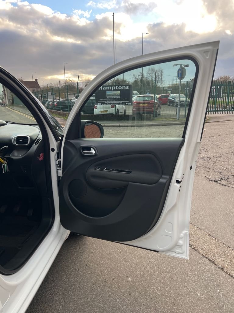 Used Citroen C3 Picasso 2017 for sale - 76910307: Photo 18