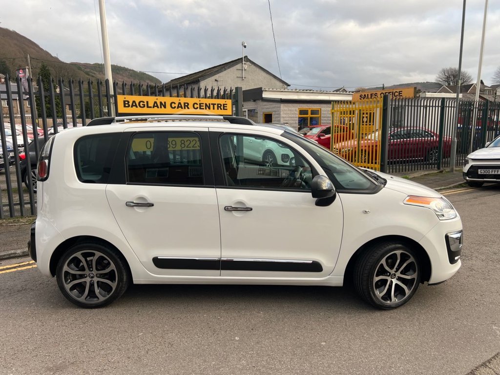 Used Citroen C3 Picasso 2017 for sale - 76910307: Photo 2