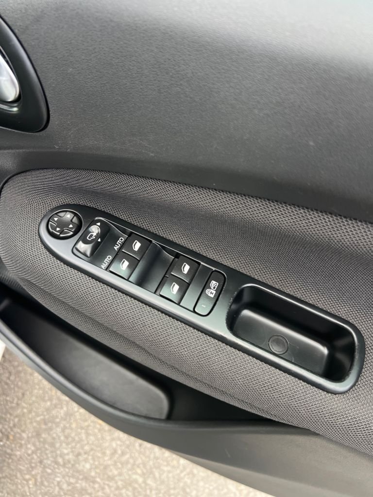 Used Citroen C3 Picasso 2017 for sale - 76910307: Photo 35