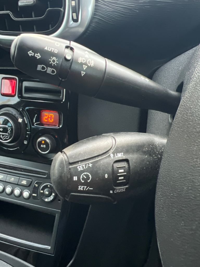 Used Citroen C3 Picasso 2017 for sale - 76910307: Photo 39