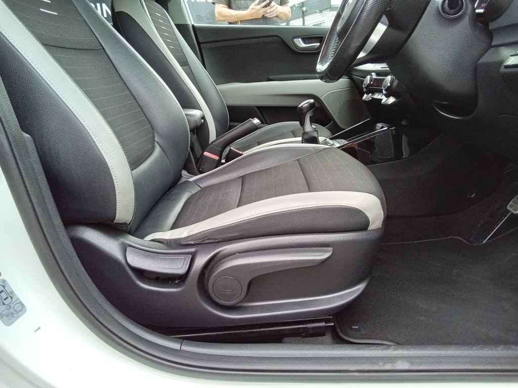 Used Kia Stonic 2018 for sale - 76710928: Photo 25