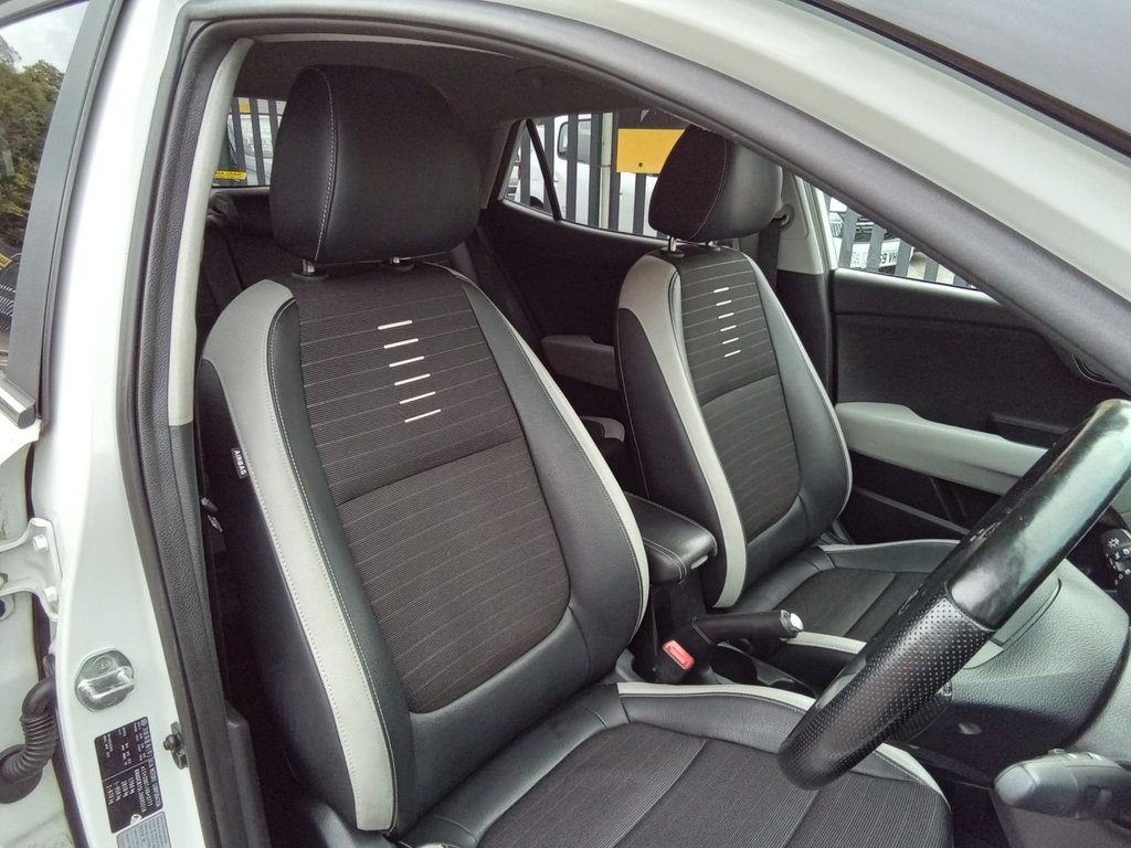 Used Kia Stonic 2018 for sale - 76710928: Photo 27