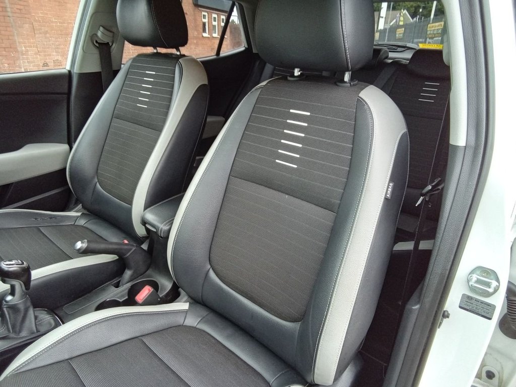 Used Kia Stonic 2018 for sale - 76710928: Photo 28