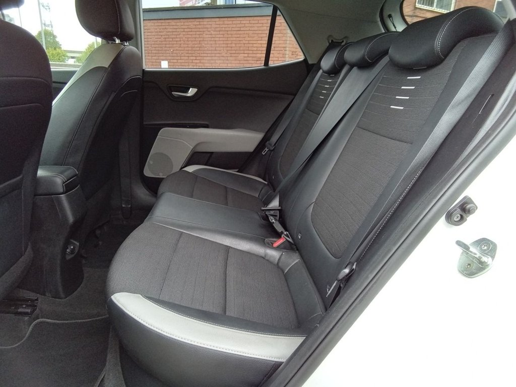 Used Kia Stonic 2018 for sale - 76710928: Photo 32