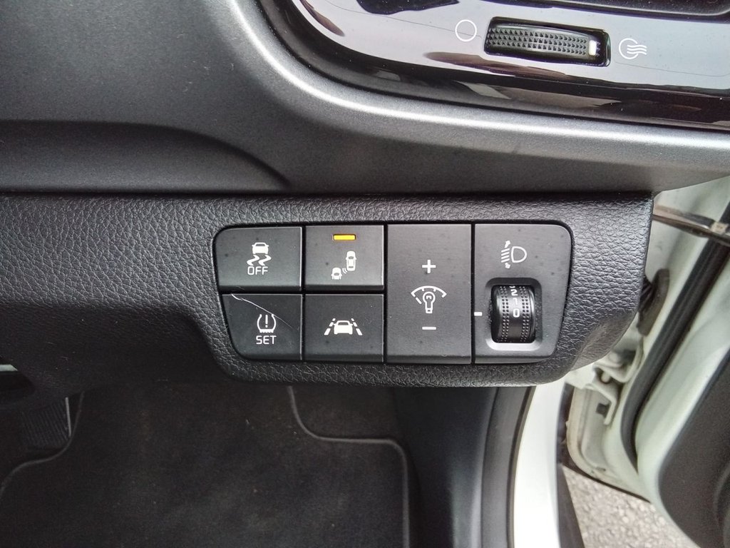 Used Kia Stonic 2018 for sale - 76710928: Photo 37