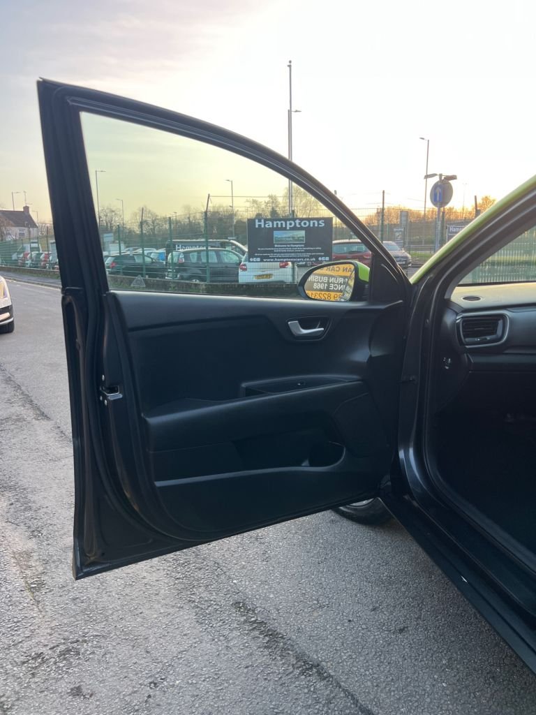 Used Kia Stonic 2018 for sale - 76910026: Photo 15