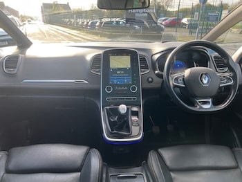 Used Renault Scenic 2017 for sale - 76590730: Photo