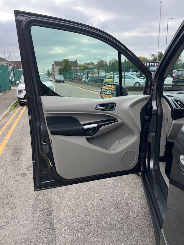 Used Ford Tourneo Connect 2019 for sale - 76245388: Photo 15