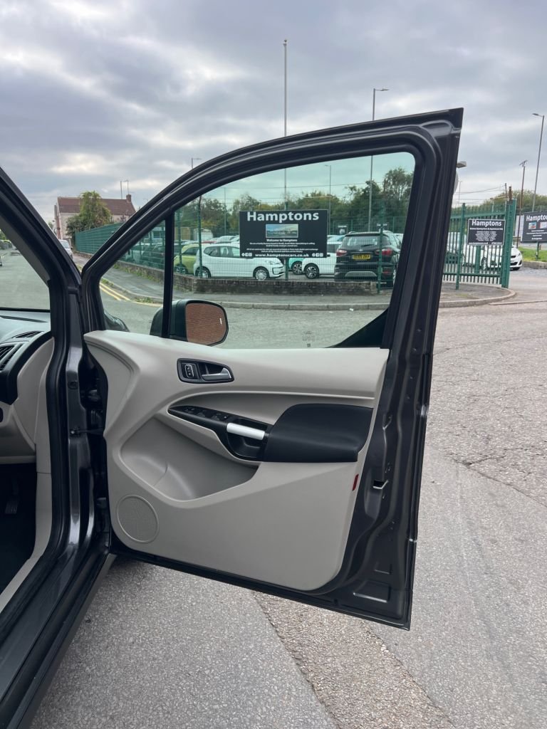 Used Ford Tourneo Connect 2019 for sale - 76245388: Photo 16