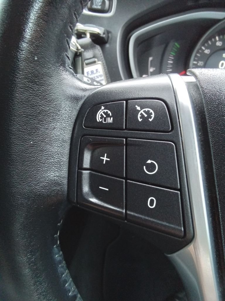 Used Volvo V40 2015 for sale - 76163093: Photo 16