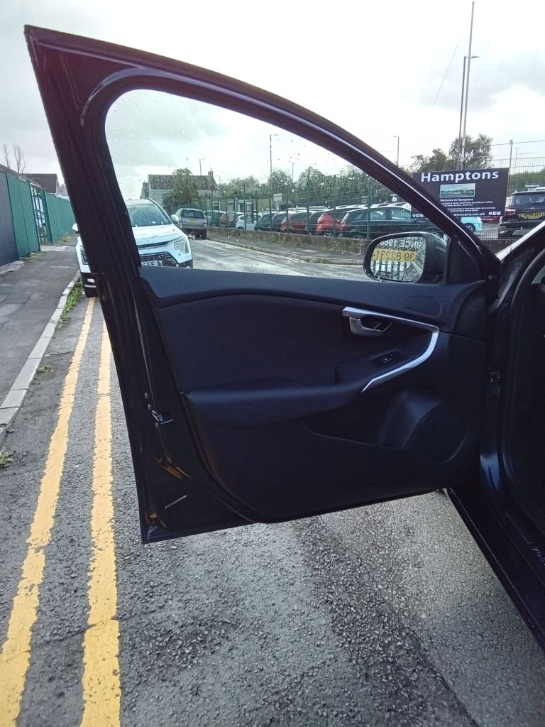 Used Volvo V40 2015 for sale - 76163093: Photo 25