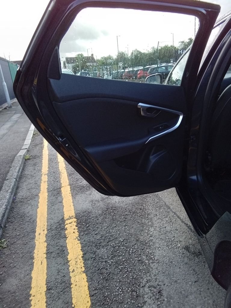 Used Volvo V40 2015 for sale - 76163093: Photo 27