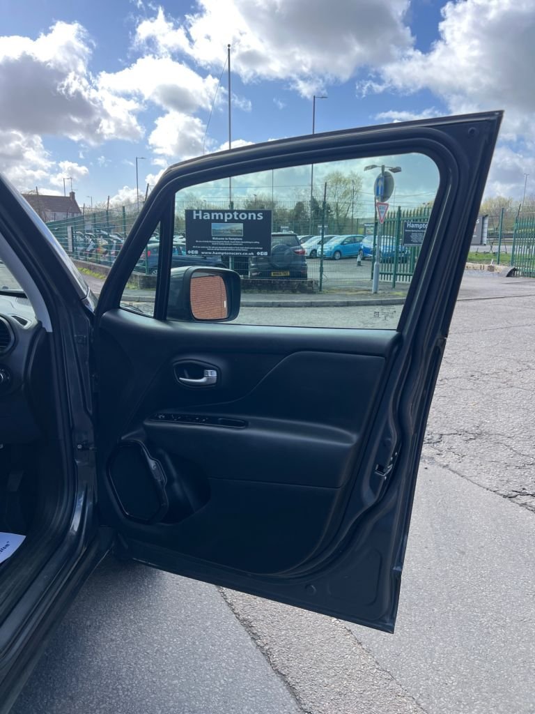 Used Jeep Renegade 2022 for sale - 78017168: Photo 16