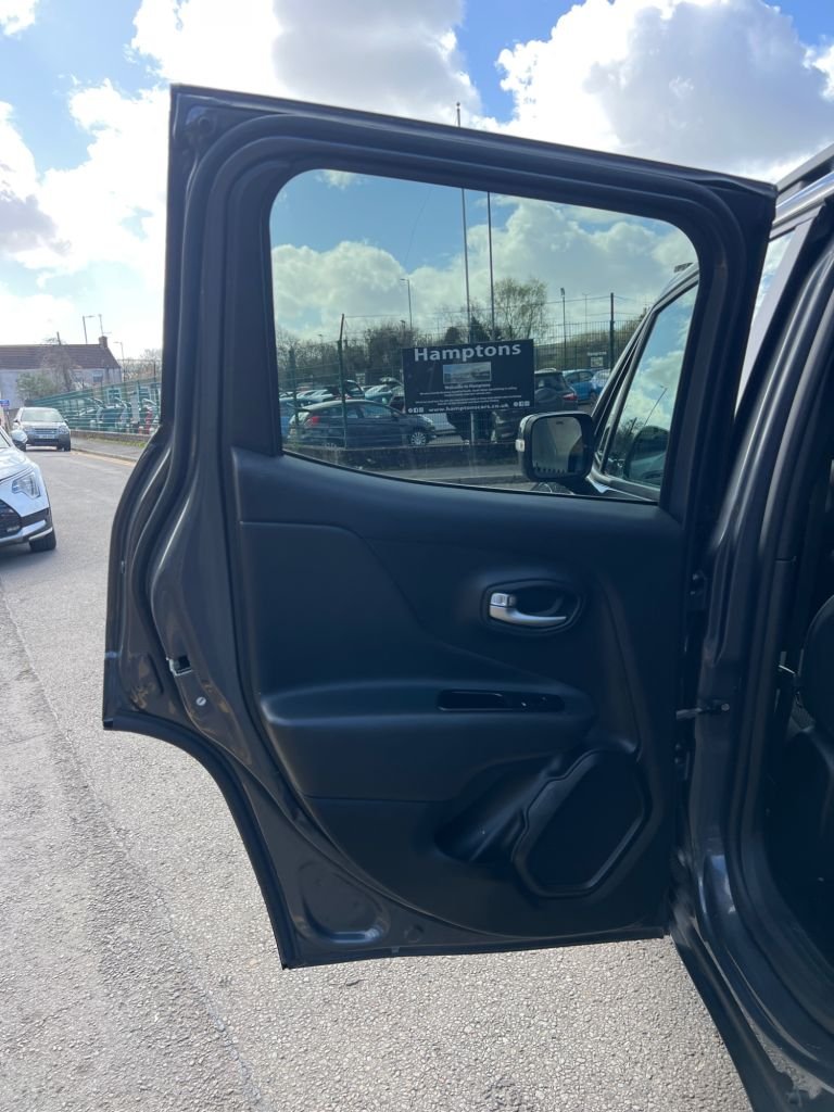 Used Jeep Renegade 2022 for sale - 78017168: Photo 17