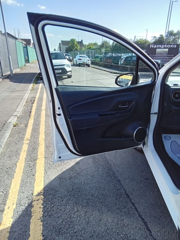 Used Toyota Yaris 2020 for sale - 76081239: Photo 12