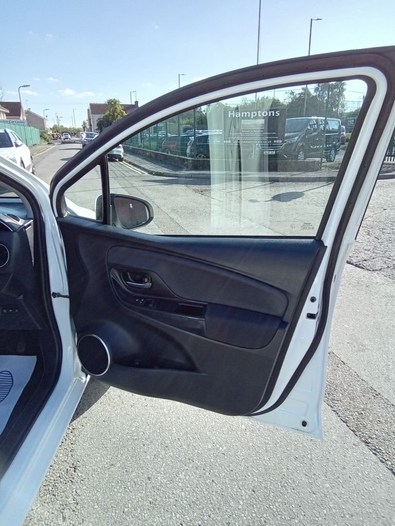 Used Toyota Yaris 2020 for sale - 76081239: Photo 13