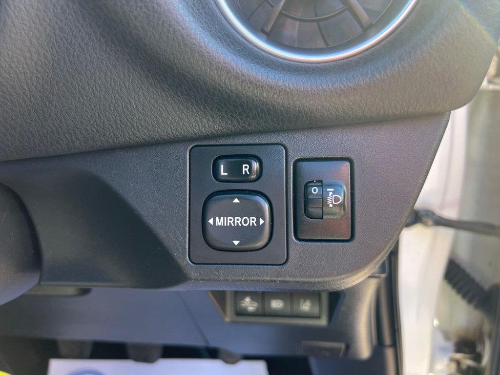 Used Toyota Yaris 2020 for sale - 76081239: Photo 41