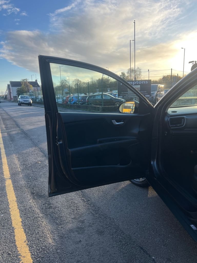 Used Kia Stonic 2020 for sale - 76632393: Photo 13