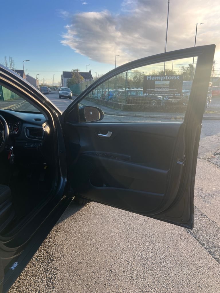 Used Kia Stonic 2020 for sale - 76632393: Photo 14