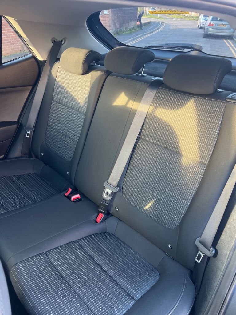 Used Kia Stonic 2020 for sale - 76632393: Photo 28