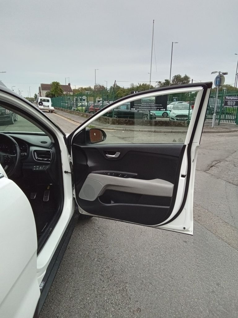 Used Kia Stonic 2018 for sale - 76147924: Photo 20