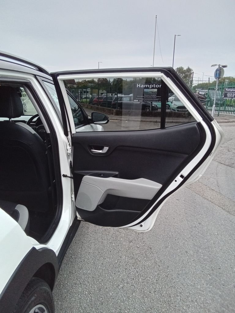 Used Kia Stonic 2018 for sale - 76147924: Photo 22