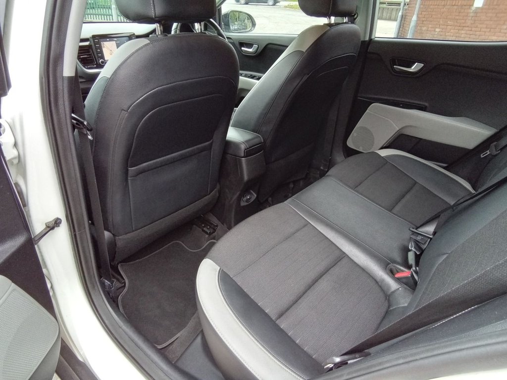 Used Kia Stonic 2018 for sale - 76147924: Photo 30
