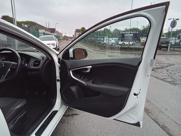 Used Volvo V40 2019 for sale - 74756799: Photo 17