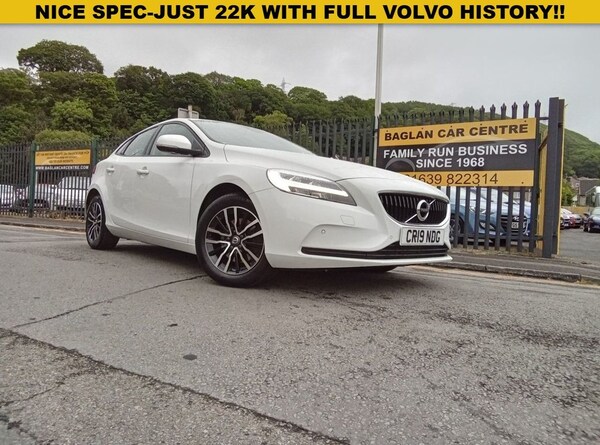 Used Volvo V40 2019 for sale - 74756799: Photo 1