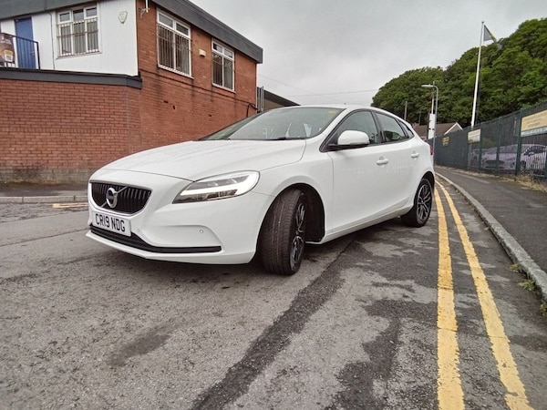 Used Volvo V40 2019 for sale - 74756799: Photo 5