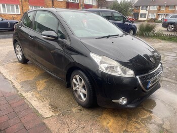 Used Peugeot 208 2015 for sale - 77344833: Photo