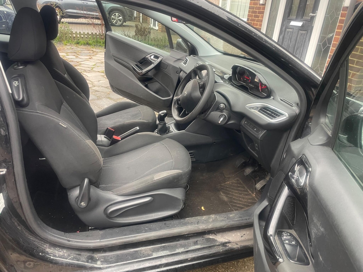 Used Peugeot 208 2015 for sale - 77344833: Photo 3