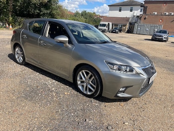 (18) - 1.8 200h SE (Plus Pack) CVT Euro 6 (s/s) 5dr