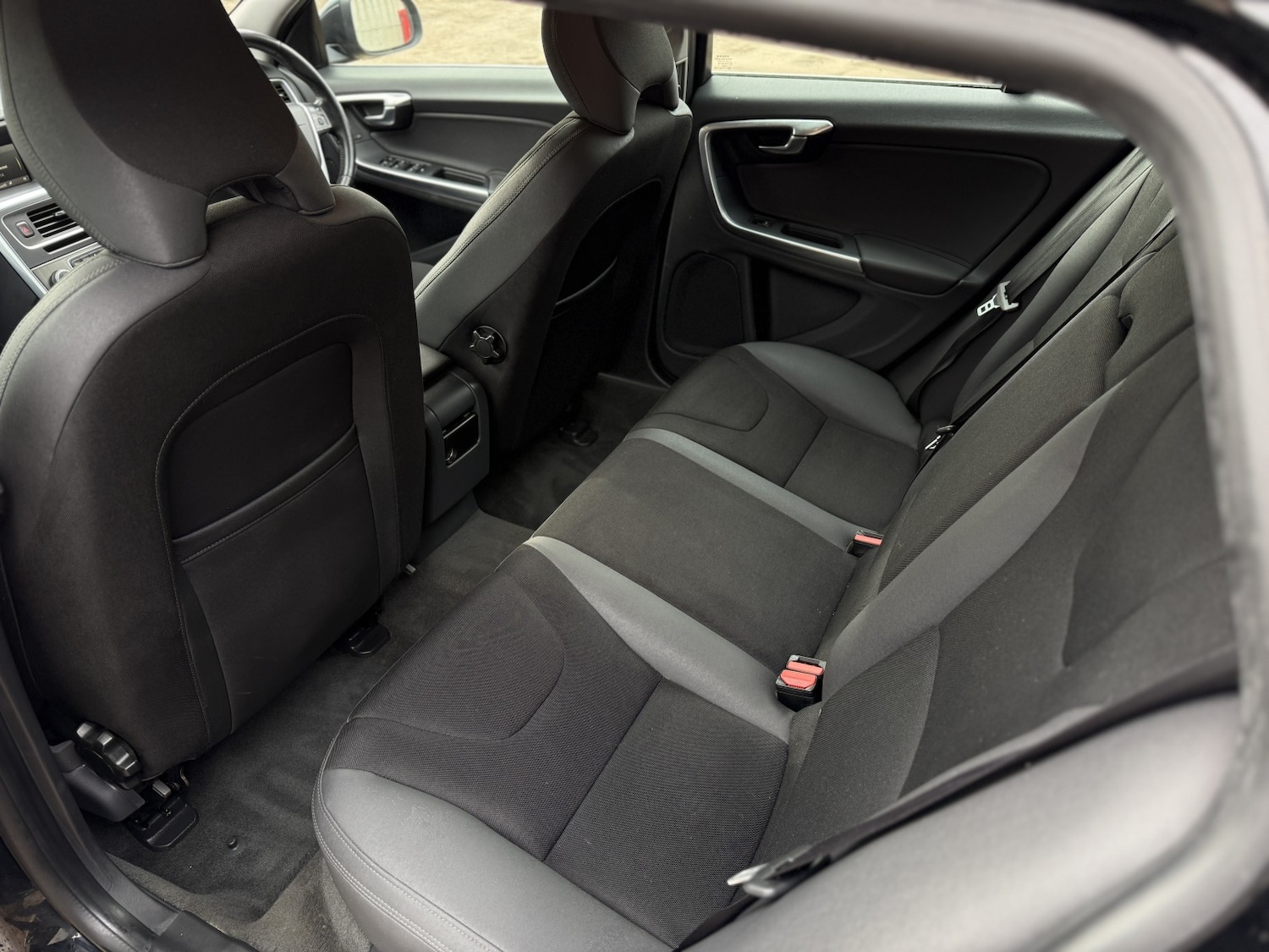 Used Volvo V60 2011 for sale - 77572860: Photo 16