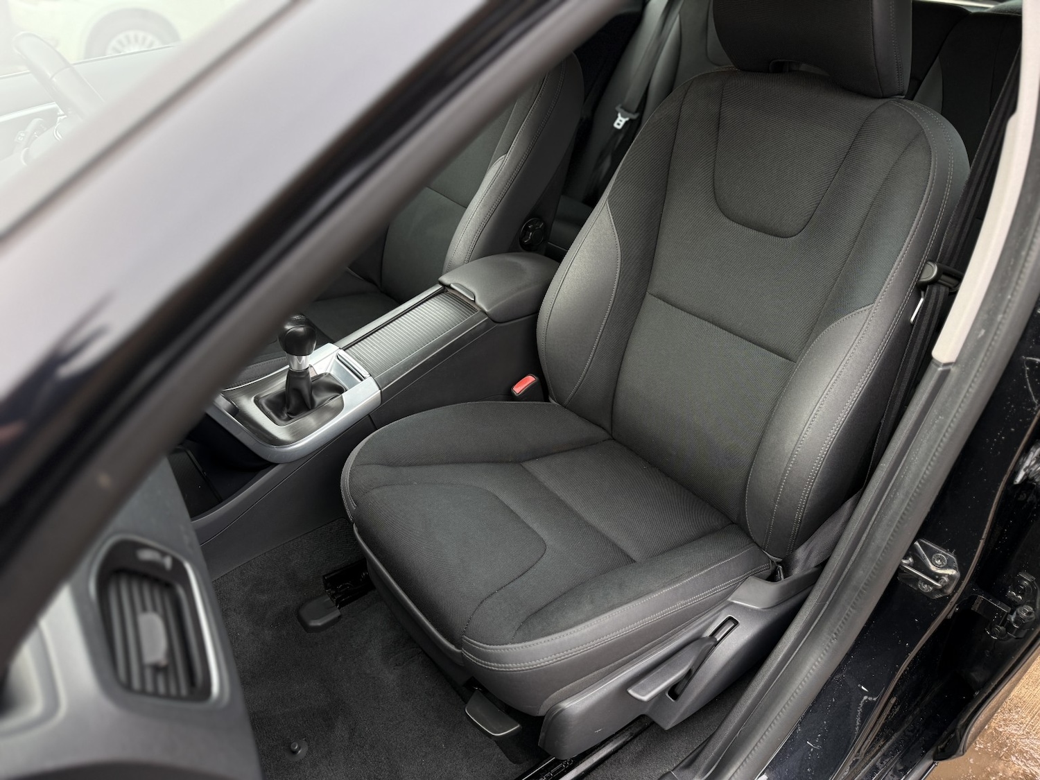 Used Volvo V60 2011 for sale - 77572860: Photo 17